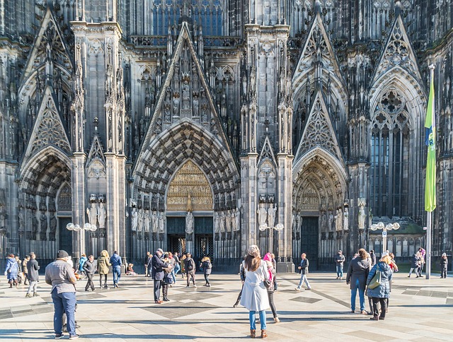 Cologne, Aachen, the Three Borders and the American Cemetery Tour