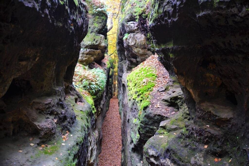 A narrow path through the rocks in a cave.
