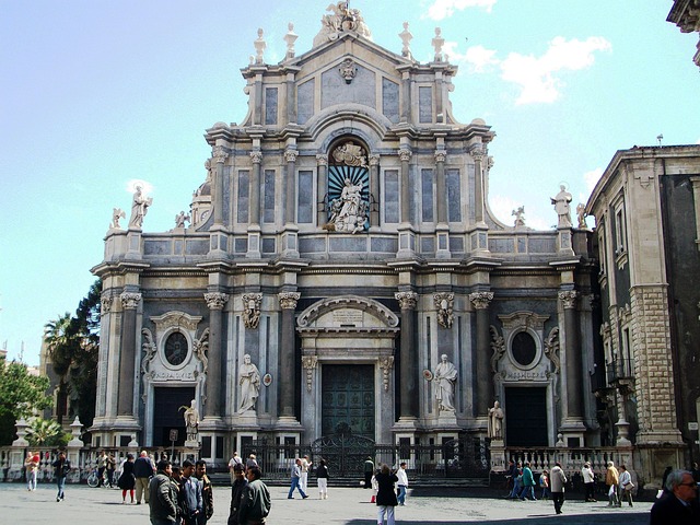 A large building with many statues on the front.